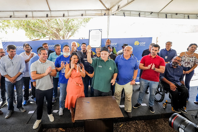Governo entrega Administração Regional de Água Quente e anuncia investimentos para a cidade