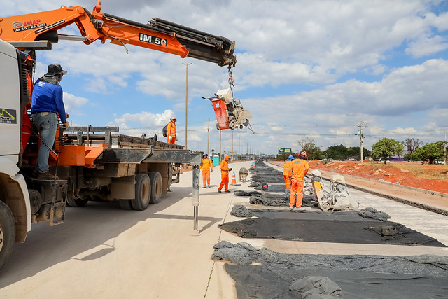Nivelamento do pavimento de concreto é iniciado na Estrutural