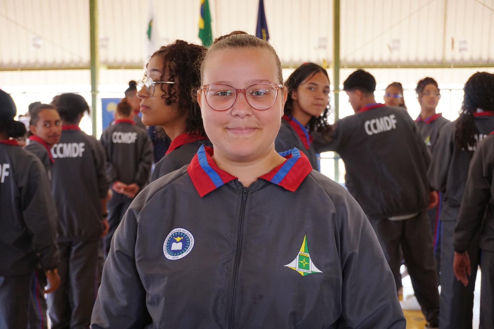 Alunos de escolas de gestão compartilhada recebem conjuntos de uniforme | SEEDF