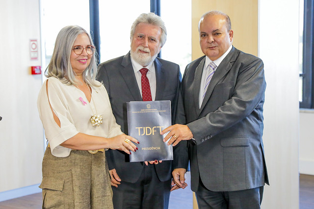 18/10/2023 - GDF recebe computadores e itens de mobiliário doados pelo TJDFT