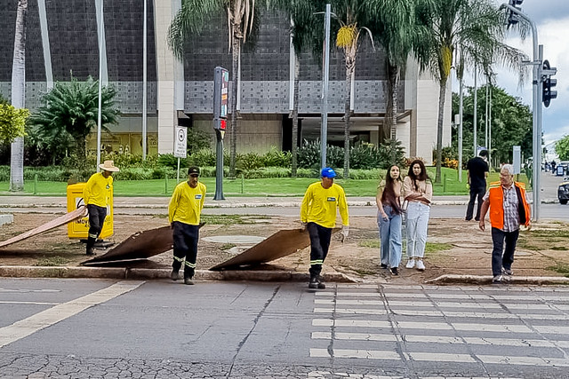 03/02/2024 - SCS recebe ação integrada de limpeza urbana para ajudar no combate à dengue