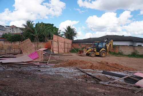 16/04/2024 - Área pública com construção irregular é desobstruída no Guará