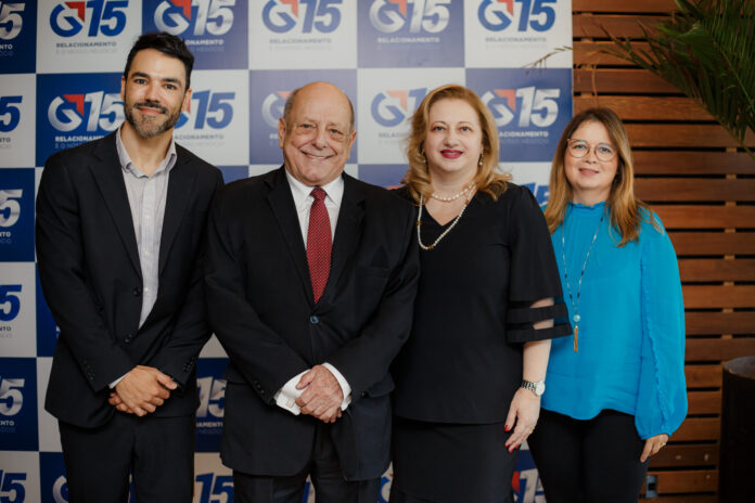 O presidente do Grupo G15 Joel Jorge entre os empresários do Sabin: Leandro Araújo, Lídia Abdalla e Gianni Oliveira.