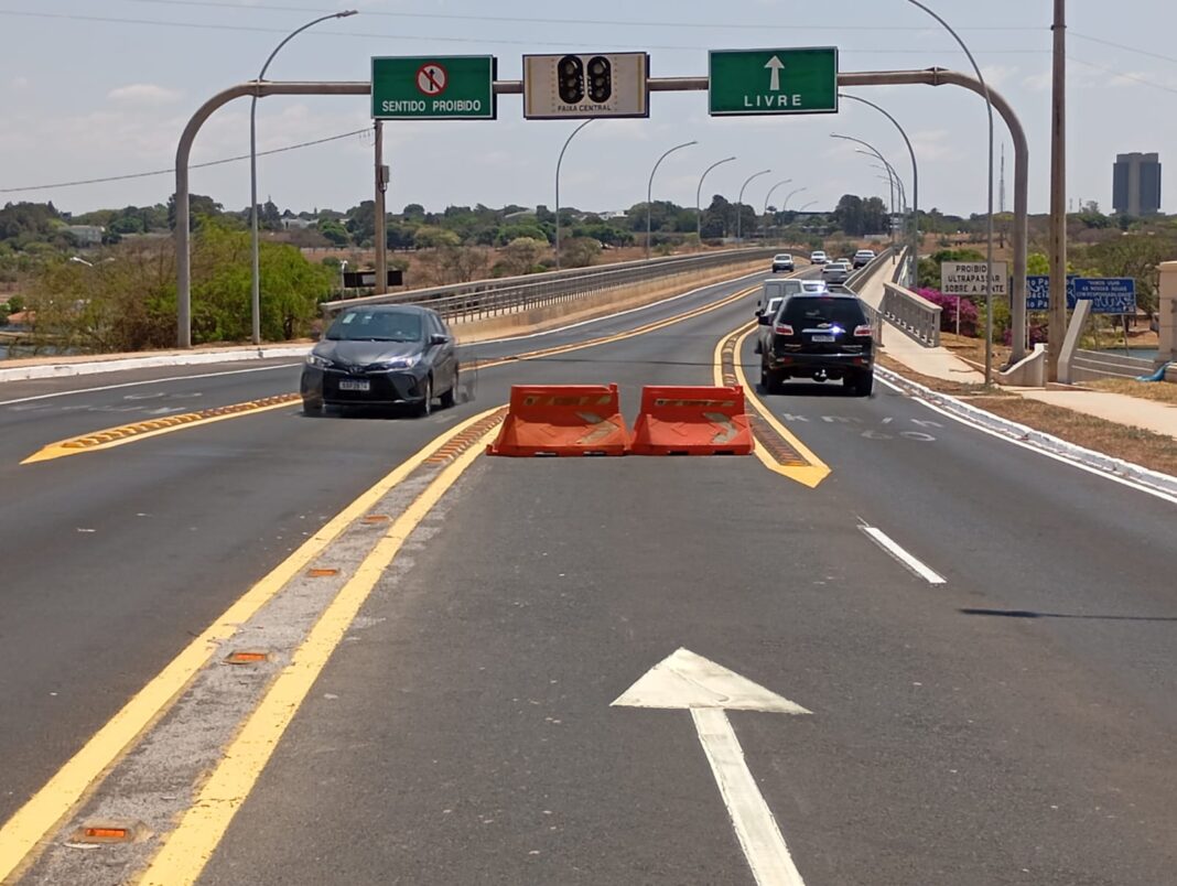 Detran-DF revitaliza sinalização da Ponte Honestino Guimarães