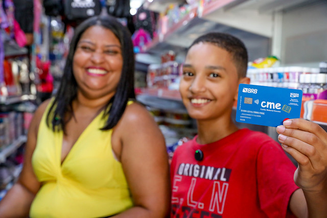 09/02/2025 - Cartão Material Escolar garante acesso de mais de 200 mil estudantes a itens de qualidade e aquece economia local