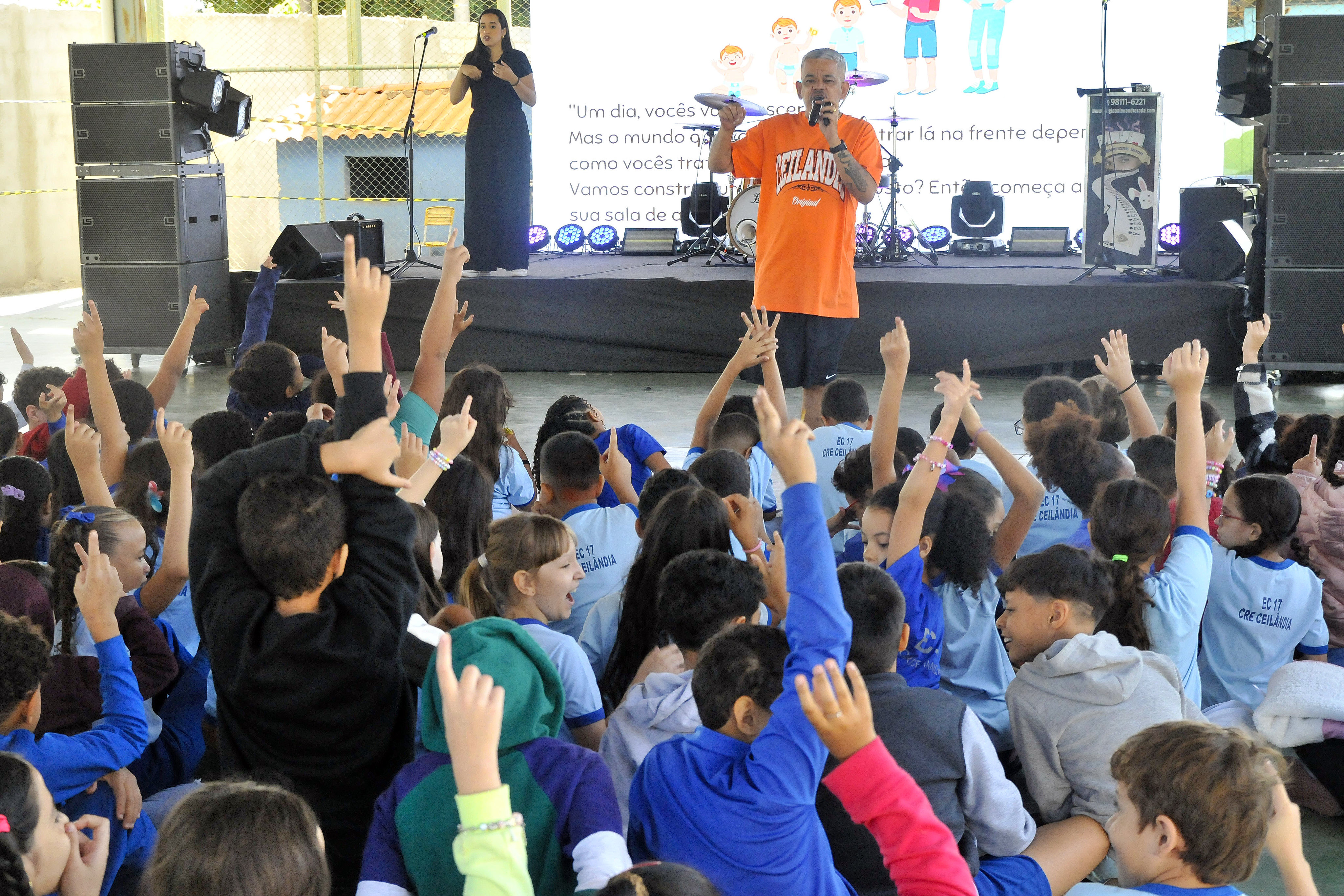 17/08/2025 - Projeto Escola + Arte leva arte, música e reflexão para crianças da rede pública de ensino
