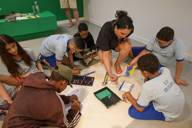 29/10/2025 - Alunos de Ceilândia criam monumentos para Brasília em oficina no Museu Nacional